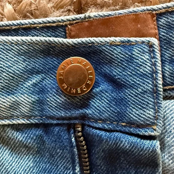 Jamie Haller- The Cropped Painter - Picture 7 of 11